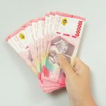 Membayar zakat dengan uang
