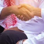 Hukum jabat tangan setelah sholat