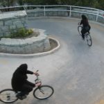 Polisi Iran Tangkap Gadis Remaja yang Lepas Jilbab di Acara Skateboard