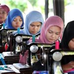 Bolehkan Istri Bekerja untuk Bantu Kebutuhan Rumah Tangga?