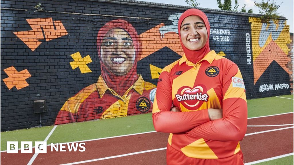 Pemain Kriket Muslimah Inggris Dijadikan Mural di SD Birmingham