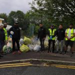 Relawan Muslim Menginspirasi Orang Lain dengan Bersihkan Lingkungan