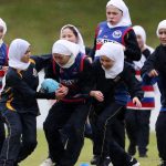 Ratusan Siswi Sekolah Islam Belajar Aturan Sepak Bola Australia