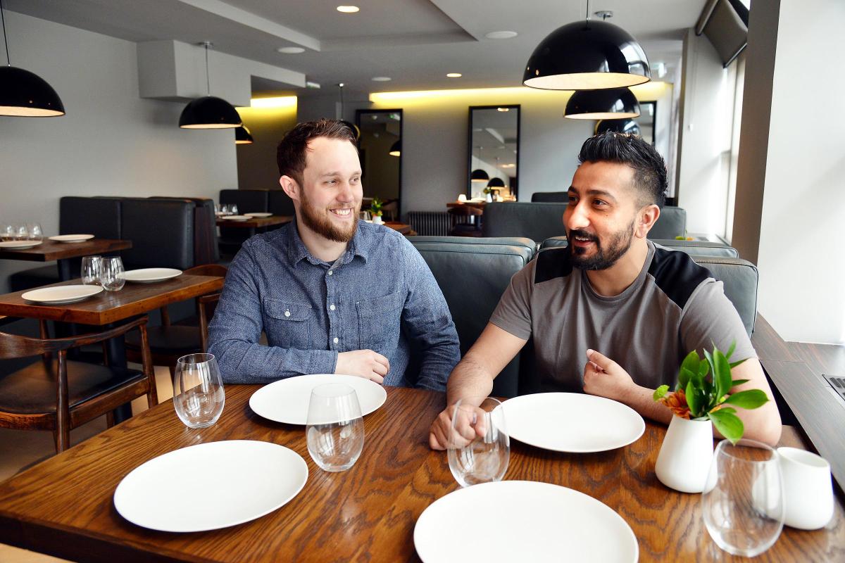 Pemilik Restoran Muslim Bradford Rayakan Ulang Tahun Pertama dengan Bagikan Makanan Gratis