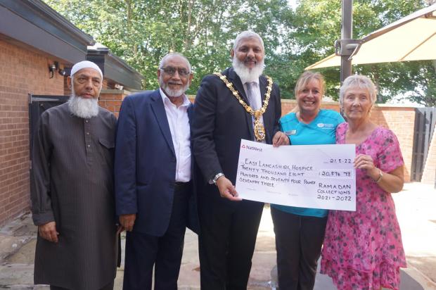 Muslim Lancashire Galang £20.000 untuk Bantu Rumah Sakit Lokal