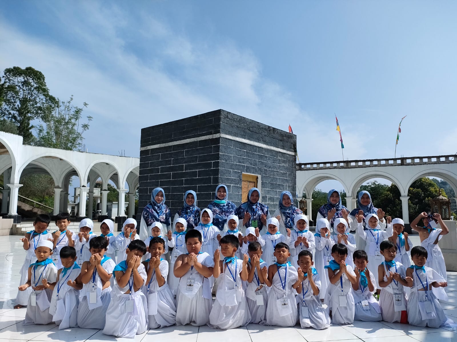 TK Al-Muhtari Mengikuti Kegiatan Manasik Haji di Pesantren PKH