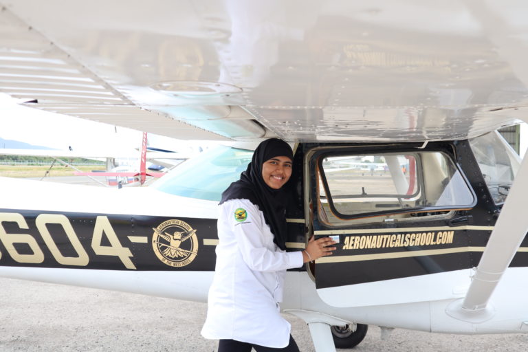 Jamaika Akhirnya Punya Pilot Muslim Wanita Pertama