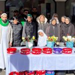 Muslim Oldham Peringati Maulid Nabi dengan Bagikan Permen dan Mawar Gratis