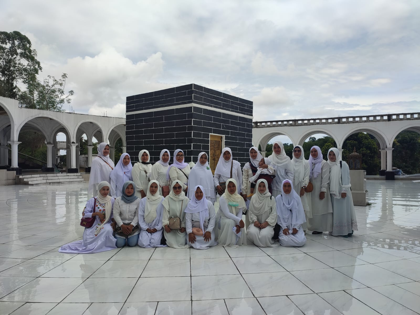 TK Asyifah dan Wali Murid Adakan Kegiatan Manasik Haji di Pesantren PKH