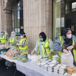 Kelompok Wanita Muslim Irlandia Bagikan 500 Makanan Panas di Malam Tahun Baru