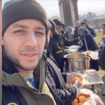 Maher Zain Bagikan Makanan untuk Korban Gempa di Turkiye
