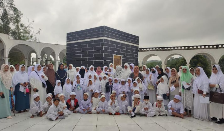 Seratus Peserta dari Madrasah Diniyah Al-Mubtady Mengikuti Manasik Haji di Pesantren PKH